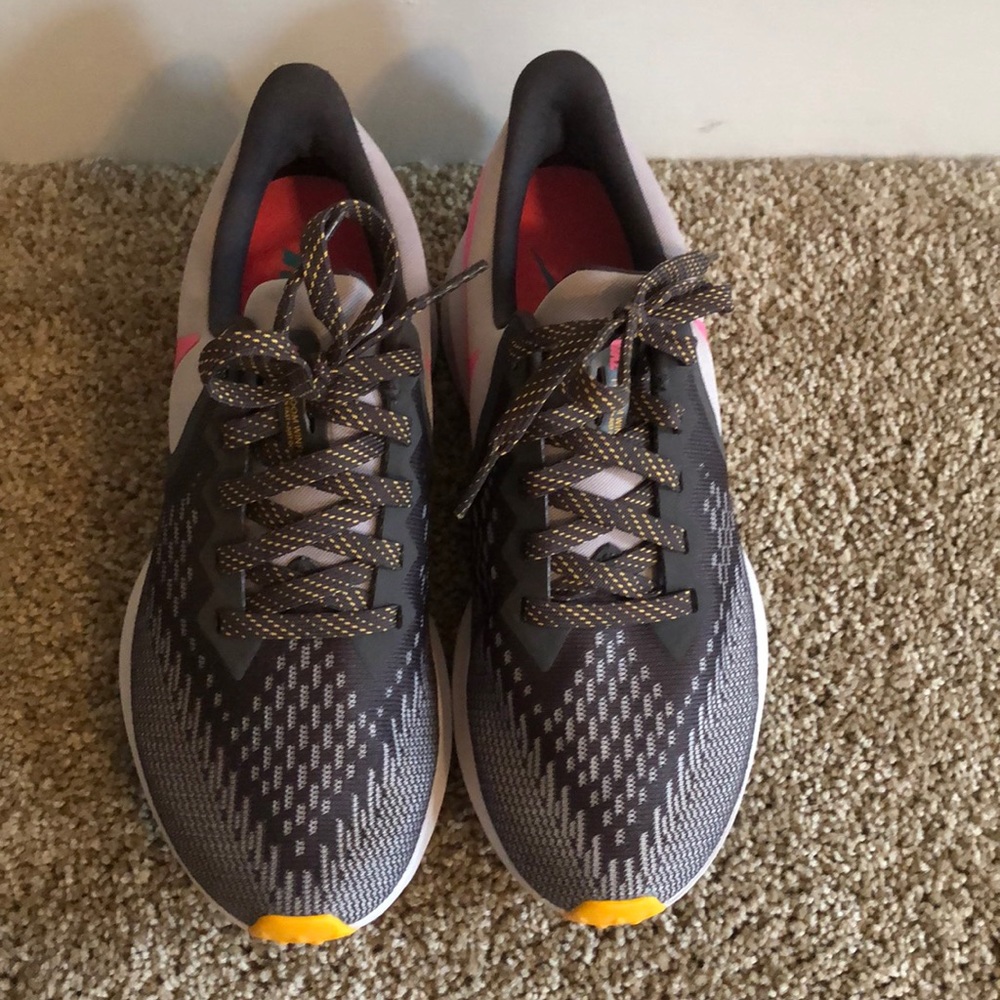 Women’s Nike Zoom Winflo Size 6